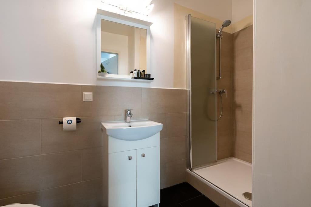 Sleek Studio By City Center By Hm Vienna Exterior photo